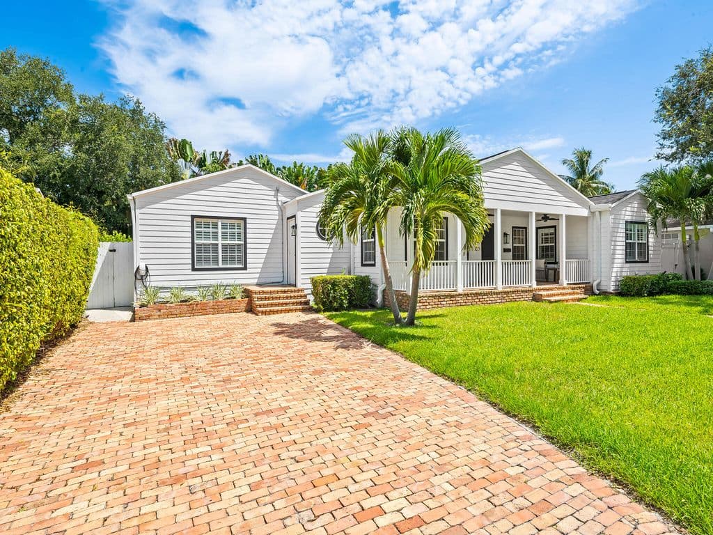 4-bedroom Single-Family Home — 1001 SE 10th Street