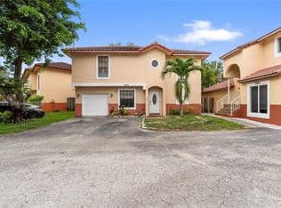 3+1 Müstakil ev — 3463 Cluster Rd, Hollywood, 33025
