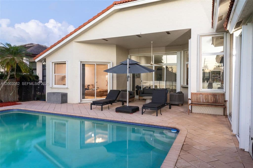 5-bedroom Single-Family Home — 2557 Jardin Ter