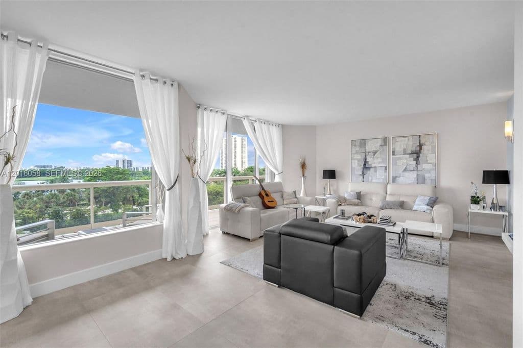 3+1 Condo — 20191 E Country Club Dr APT 601