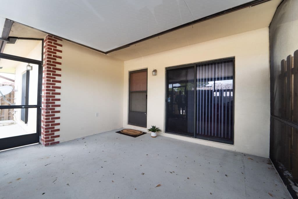 2-bedroom Single-Family Home — 4413 Woodstock Drive #A