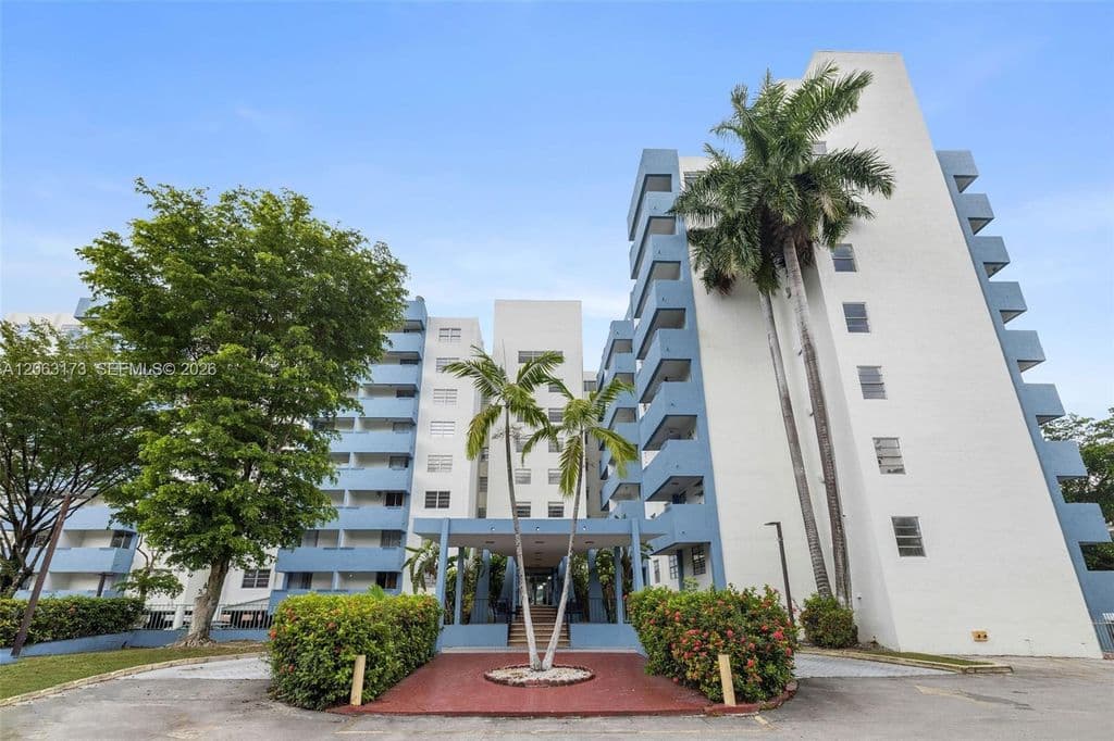 1+1 Condo — 5050 NW 7th St APT 211