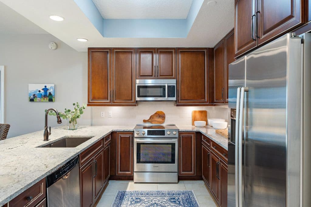 2-bedroom Condo — 814 BAY COLONY Drive S