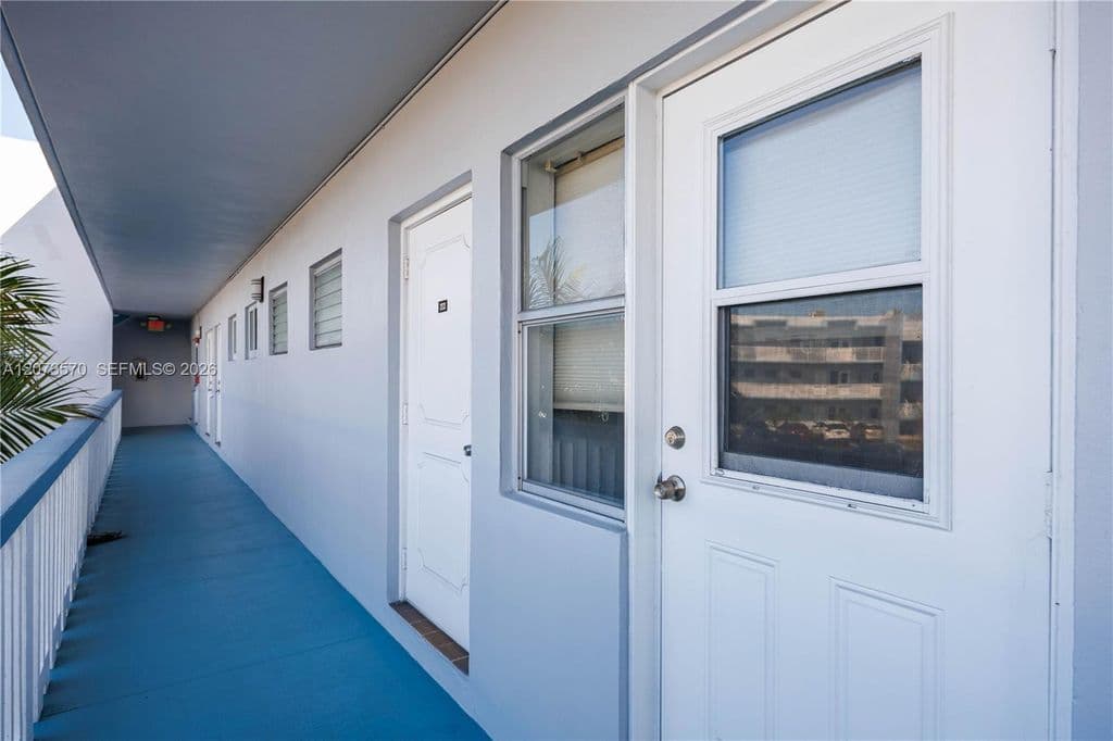 1+1 Condo — 2300 Park Ln APT 203