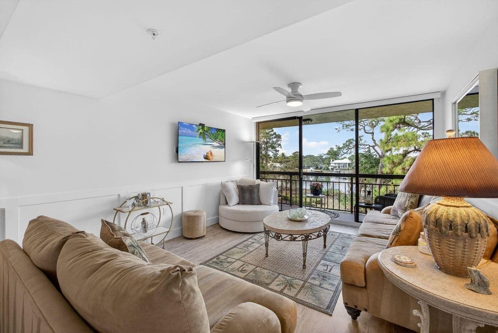 2-bedroom Condo — 1901 MARINA ISLE Way #304