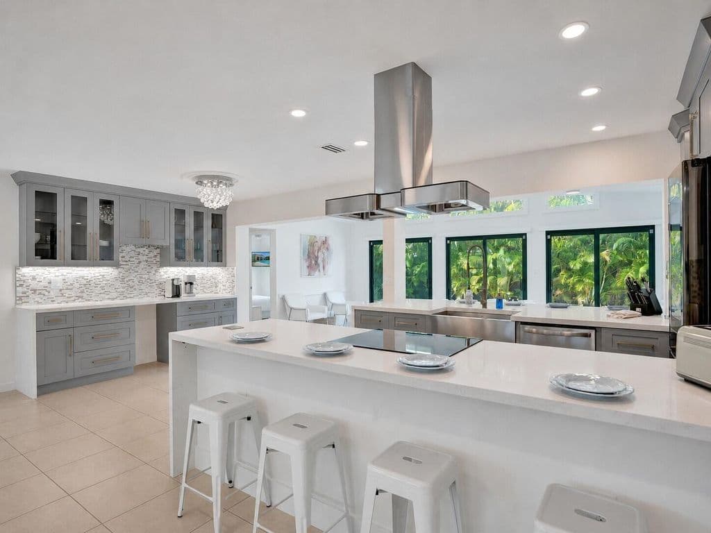 5-bedroom Single-Family Home — 5251 NE 26th Avenue