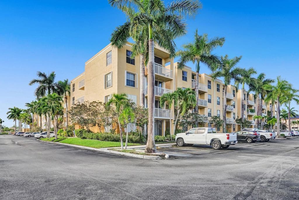 2+1 Condo — 1350 SE 3rd Avenue #406