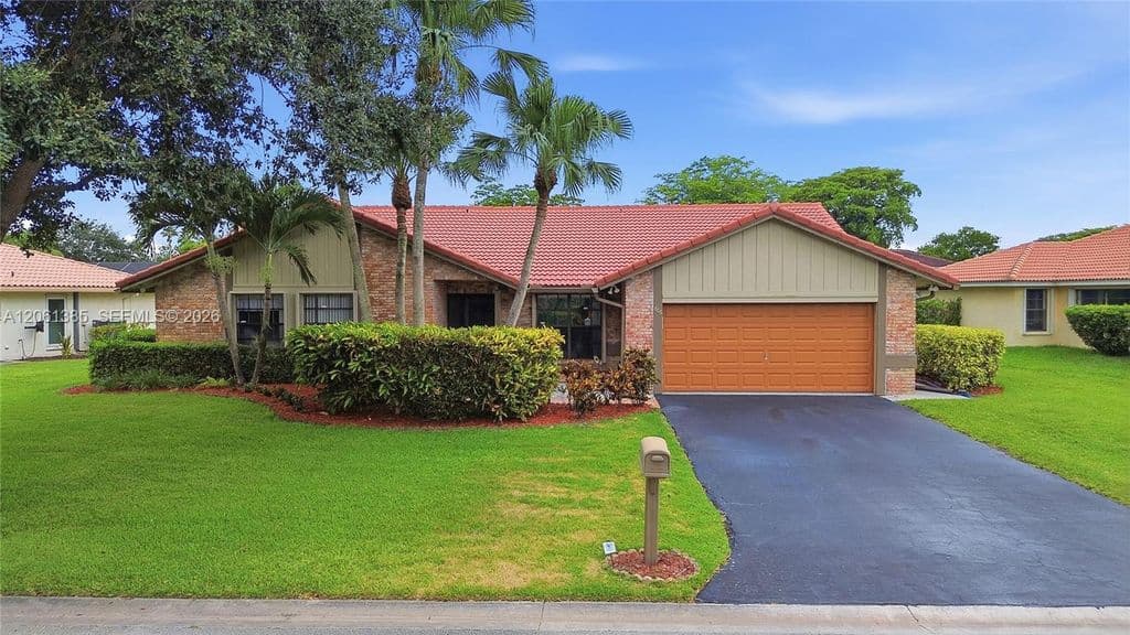 4-bedroom Property — 866 NW 110th Ave