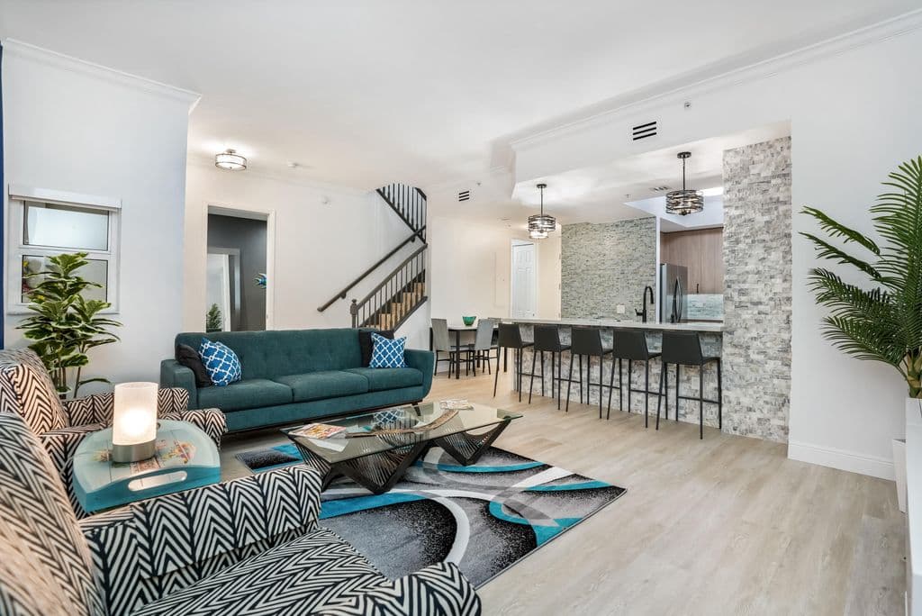 2+1 Mülk — 2609 NE 14th Avenue #114