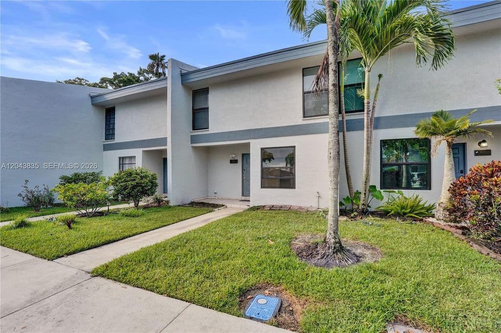 3-bedroom Property — 9220 NW 14th St #272