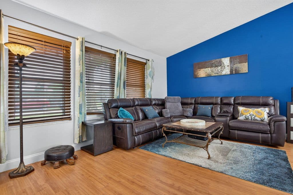 4+1 Müstakil ev — 8751 NW 19th Street