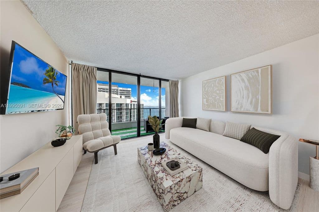 1-bedroom Condo — 555 NE 15th St APT 33G