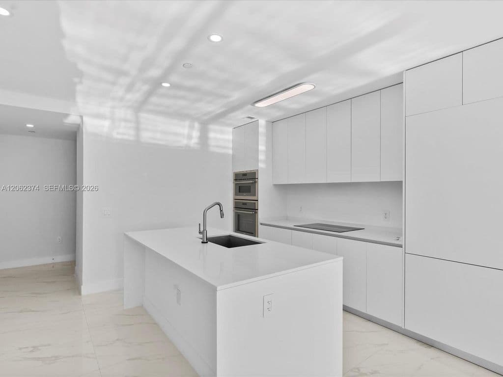 3+1 Condo — 700 NE 24th St Unit 503