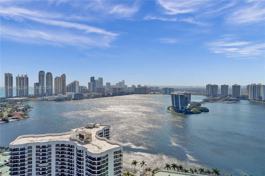 3-bedroom Condo — 3500 Mystic Pointe Dr APT 3601