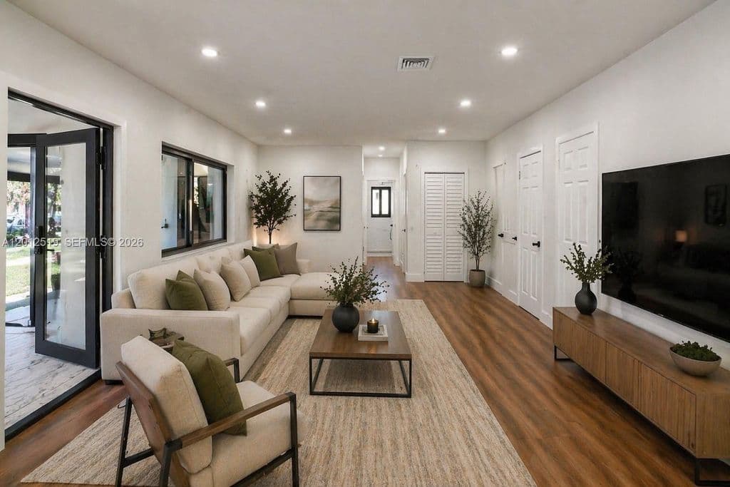 3+1 Müstakil ev — 220 NW 144th St