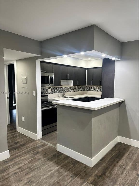 2+1 Condo — 9449 SW 76th St APT T5