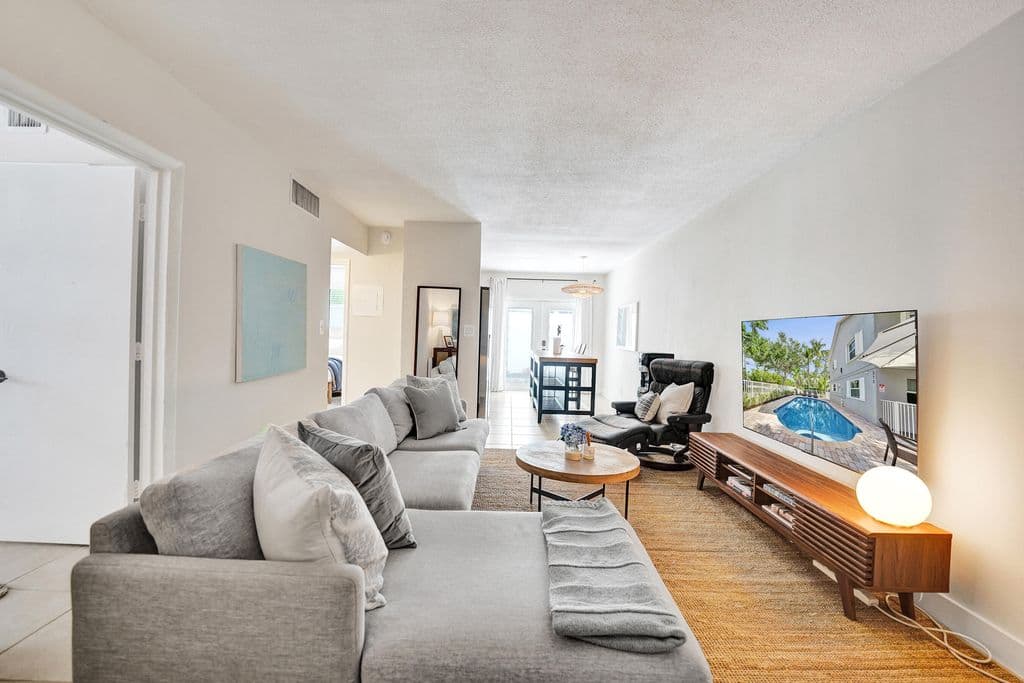 2+1 Condo — 510 NE 17th Avenue #103