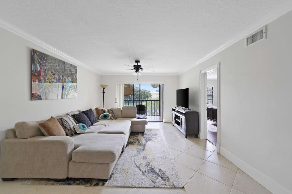 3-bedroom Condo — 3020 Florida Boulevard #202-c