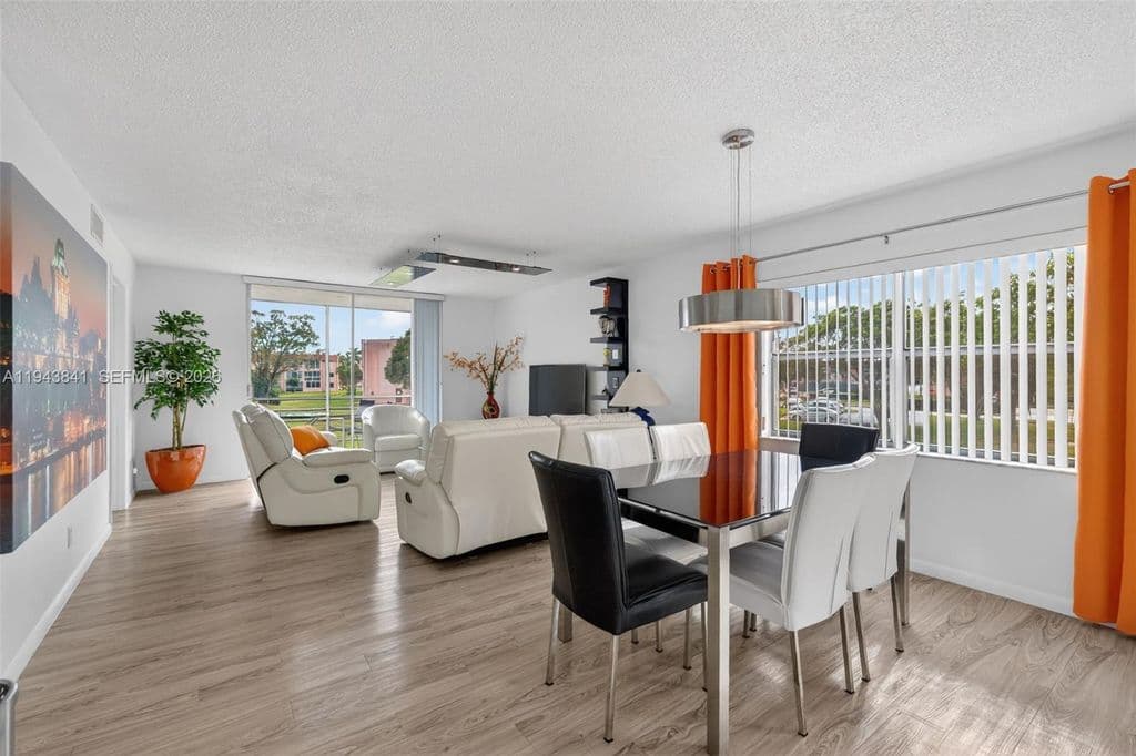 2-bedroom Condo — 9481 Sunrise Lakes Blvd APT 210