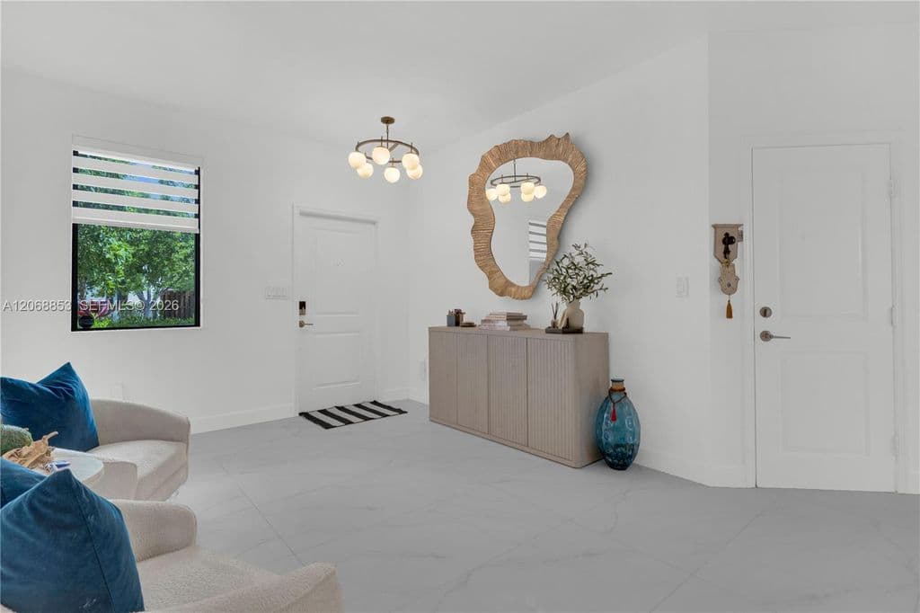 4+1 Mülk — 550 NE 207th St