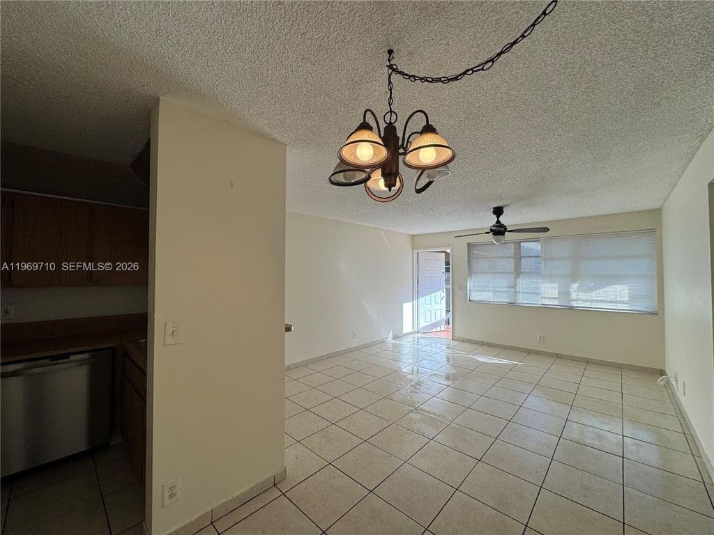 2+1 Condo — 1024 Twin Lakes Dr #21-F