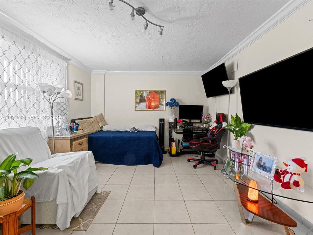 2-bedroom Condo — 1655 W 44th Pl APT 448
