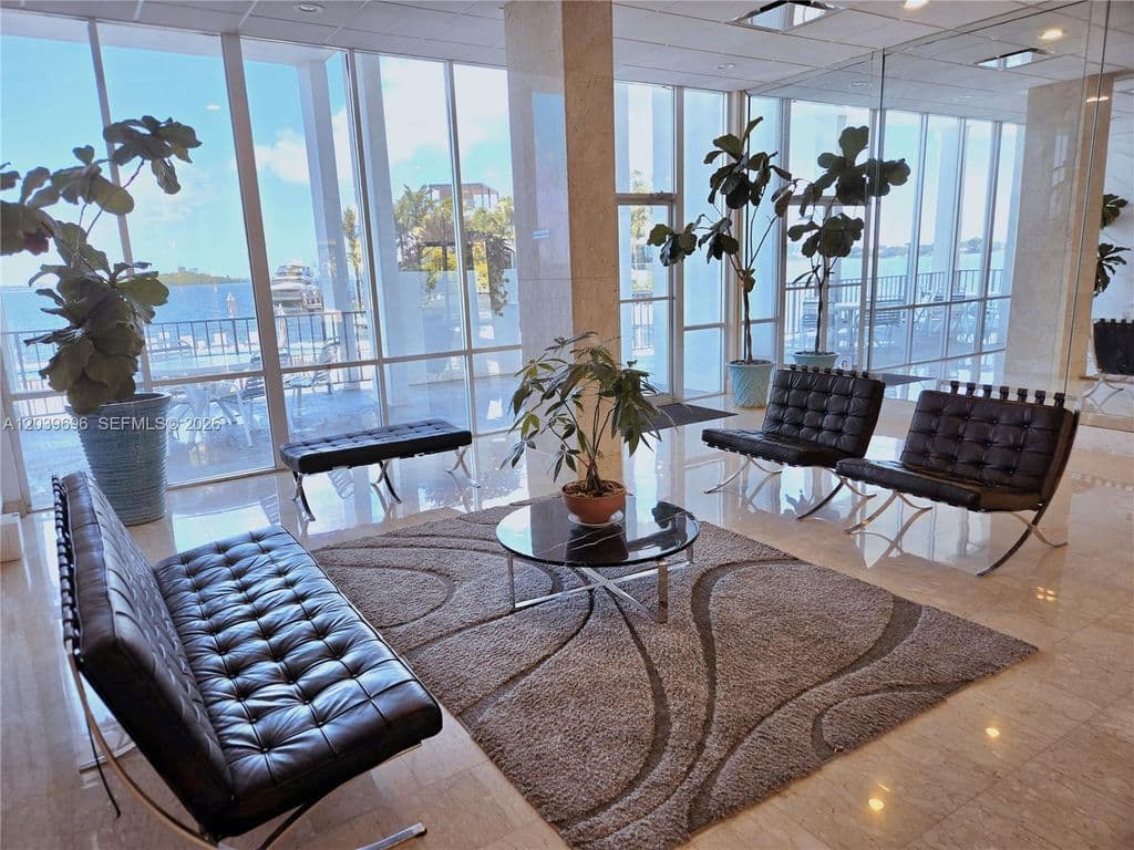1+1 Condo — 11930 N Bayshore Dr APT 910