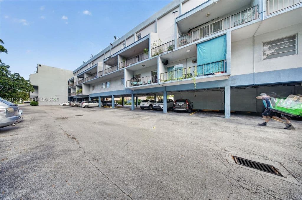 1+1 Condo — 399 NW 72nd Ave APT 209