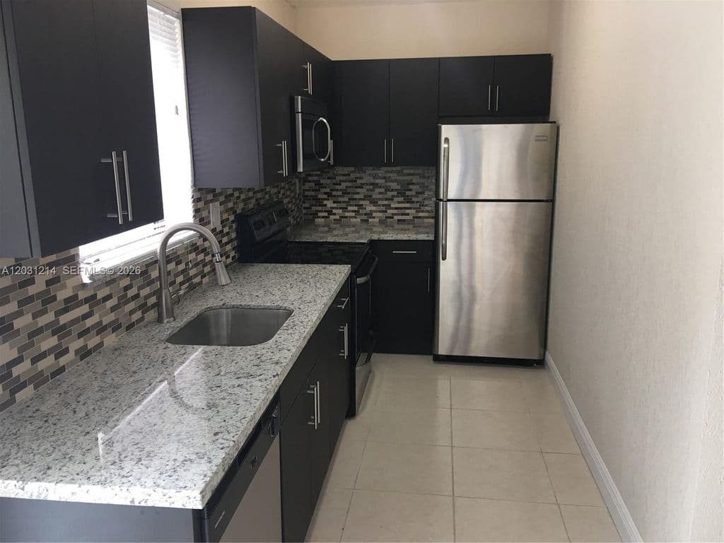 4-bedroom Single-Family Home — 1594 NE 155th Ter