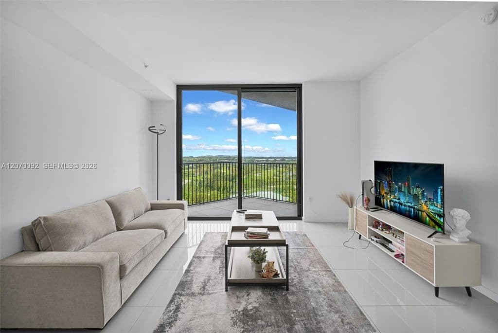 1+1 Condo — 5300 Paseo Blvd APT 1410