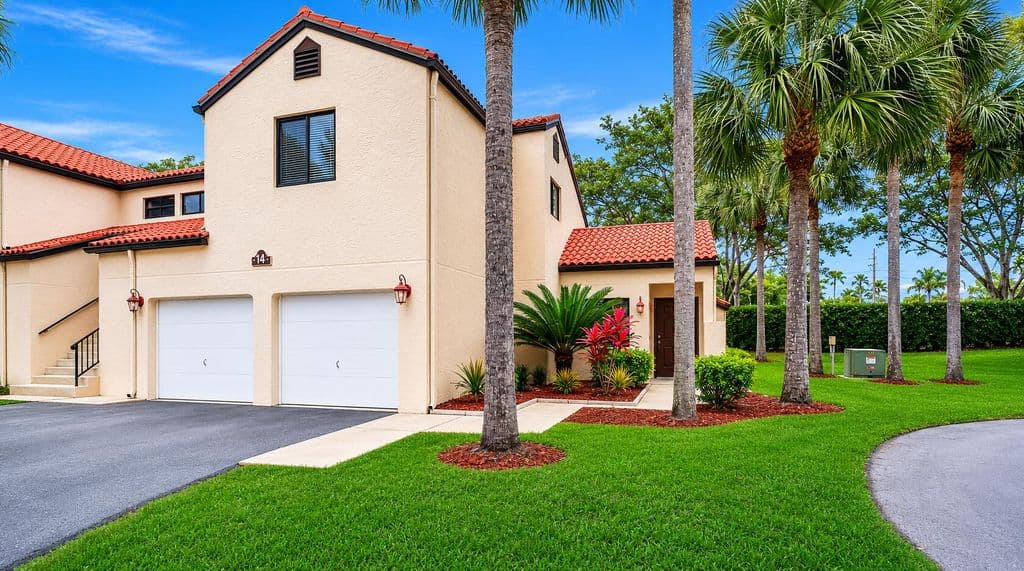 2-bedroom Condo — 14 Via De Casas Sur #104