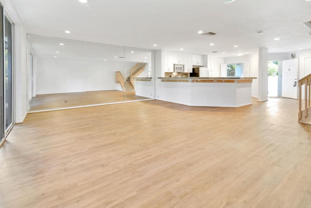 3-bedroom Condo — 6191 Old Court Road #806