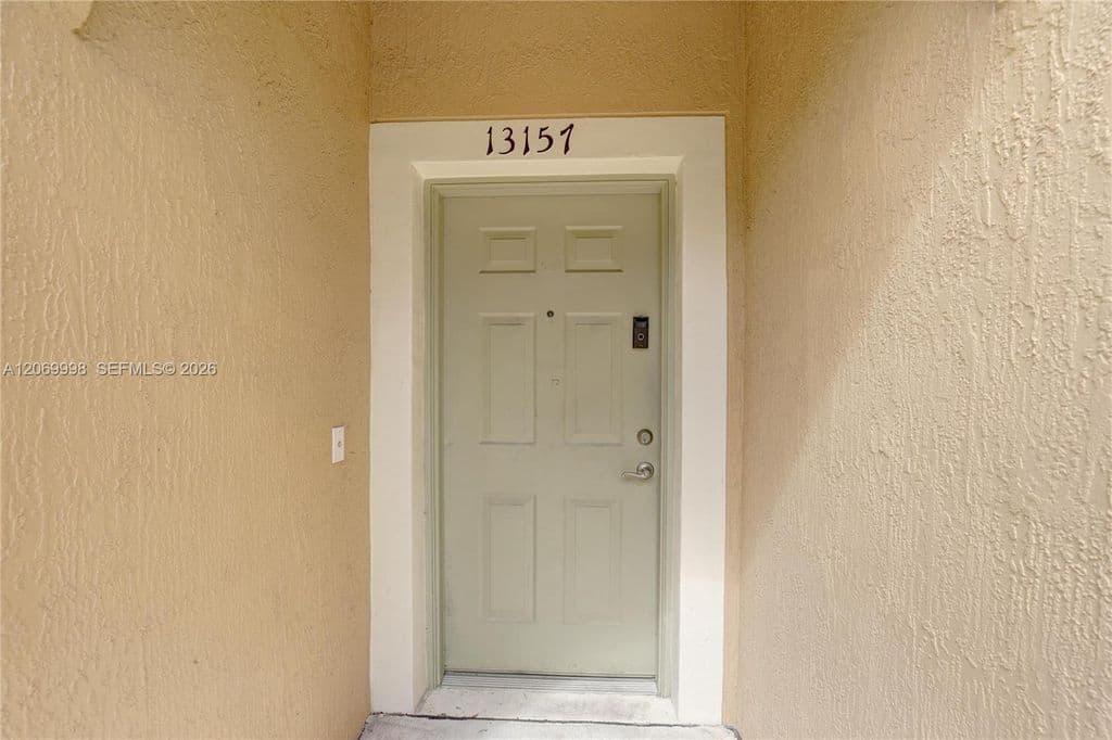 3-bedroom Property — 13157 SW 44th St #17106