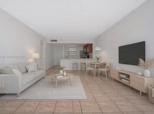2+1 Condo — 10525 SW 112th Ave APT 309, Miami, 33176