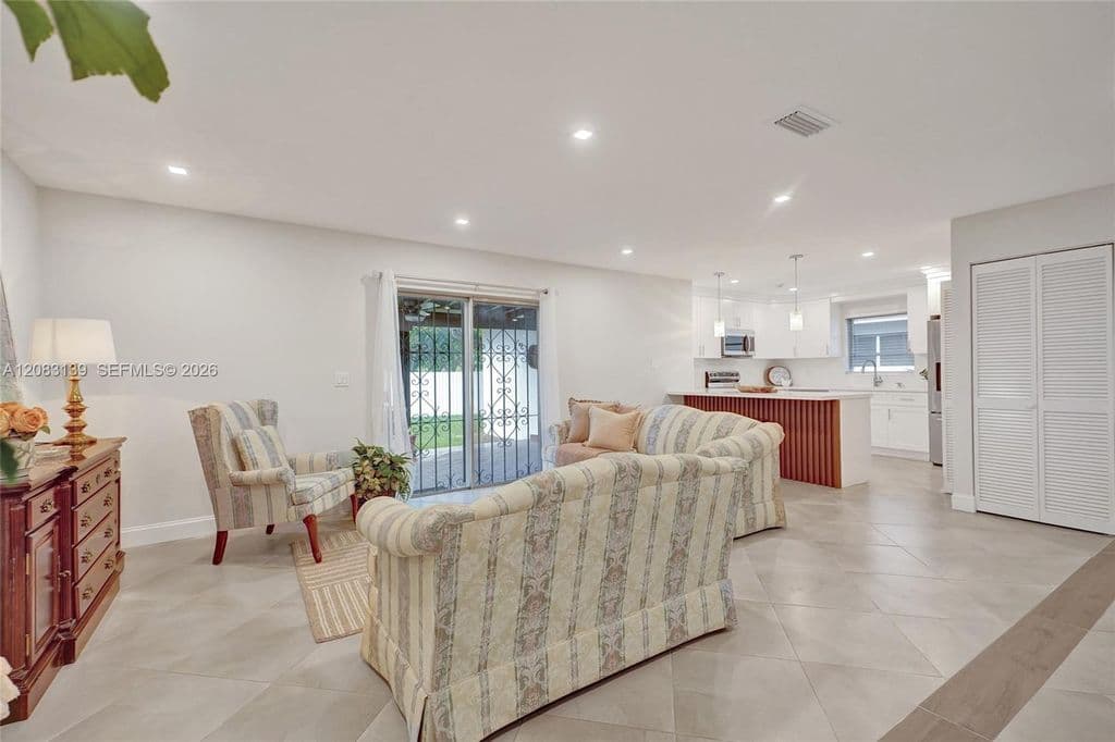 3+1 Müstakil ev — 10214 SW 26th Ter
