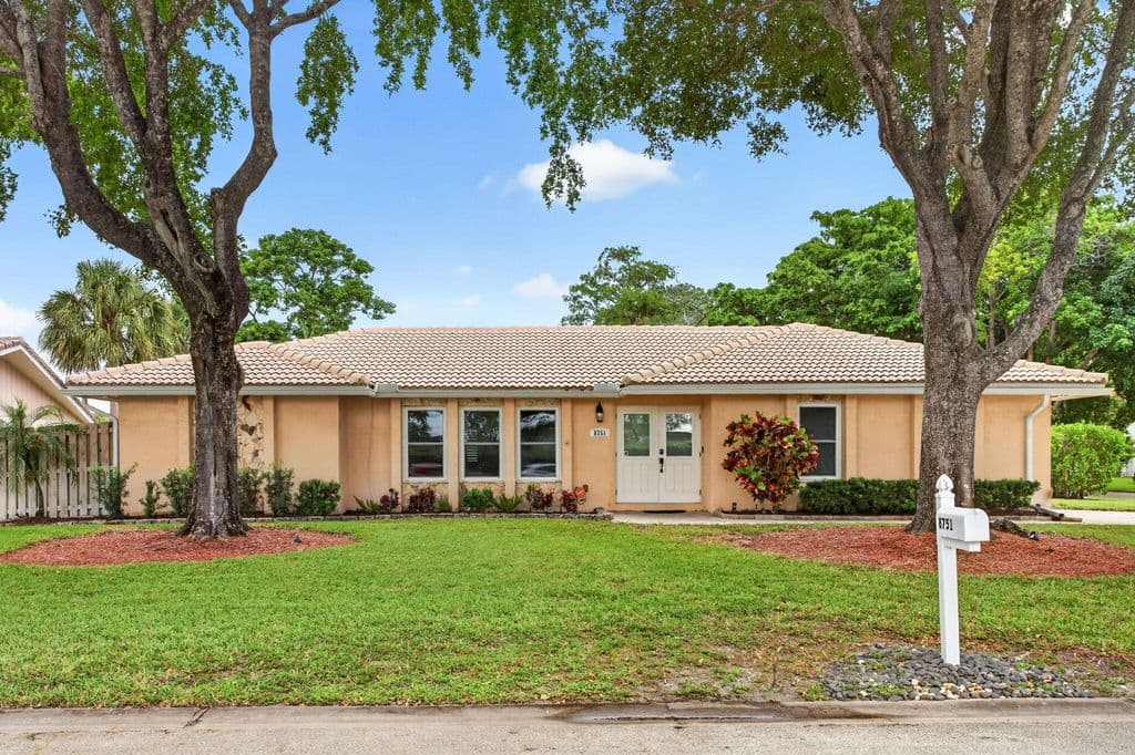 4+1 Müstakil ev — 8751 NW 19th Street