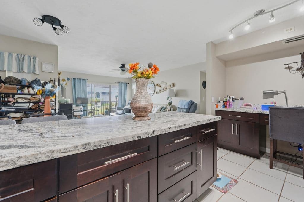 2-bedroom Condo — 1013 GREEN PINE Boulevard #C2