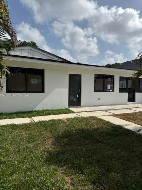 3+1 Müstakil ev — 2530 NW 14th Ct