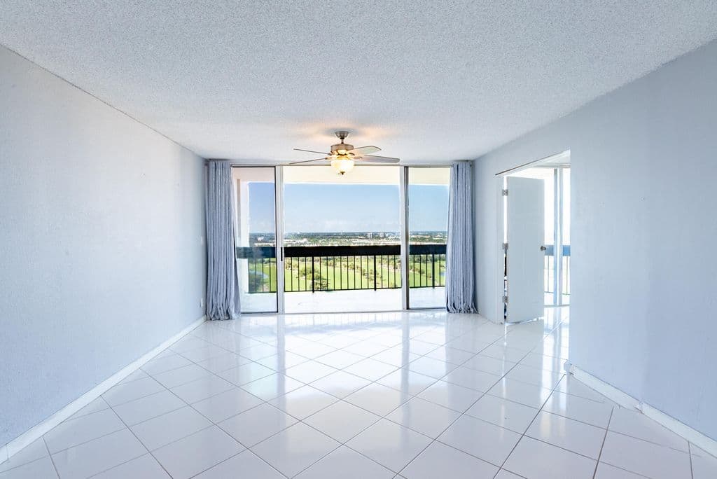 2-bedroom Condo — 2400 PRESIDENTIAL Way #PH6