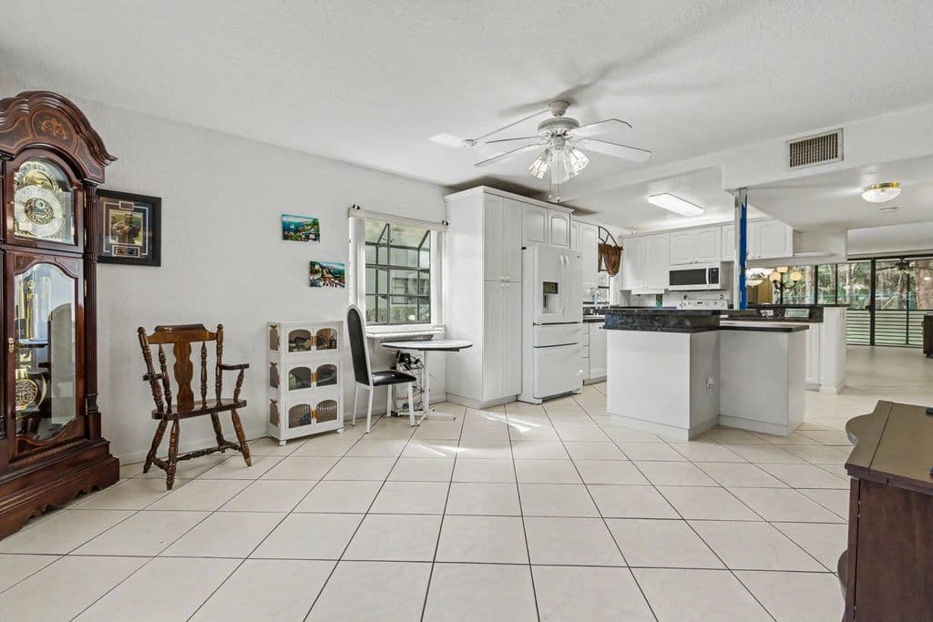 2+1 Condo — 7515 NW 79th Avenue #109