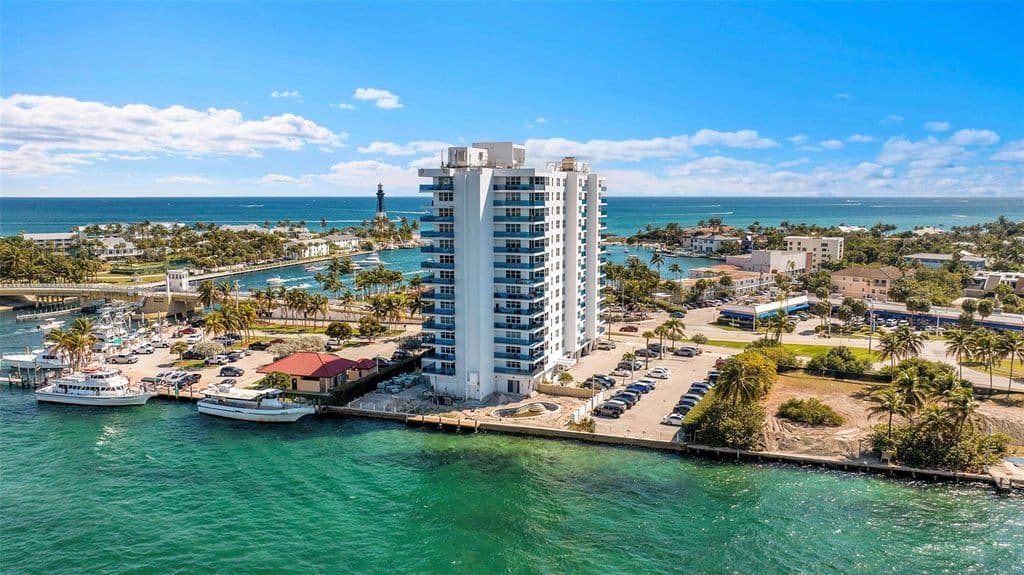 2-bedroom Condo — 2639 N Riverside Drive #1005