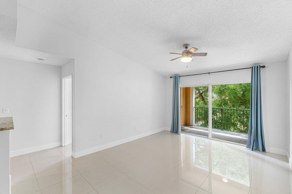 2+1 Condo — 131 Yacht Club Way #307