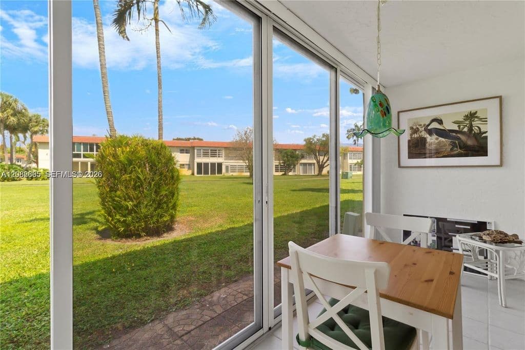2+1 Condo — 3 Abbey Ln APT 101