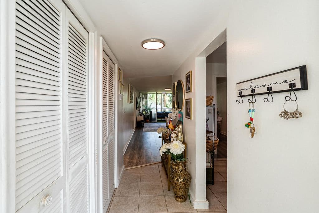 2-bedroom Condo — 5100 SW 64TH Avenue #204A