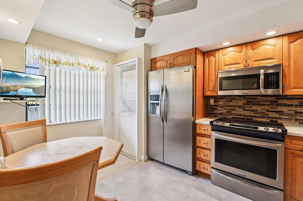 1+1 Condo — 1101 Colony Point Circle #404