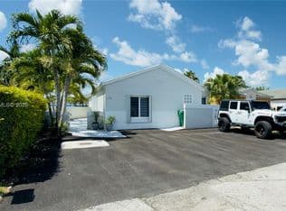 4+1 Müstakil ev — 7220 SW 149th Ct, Miami, 33193