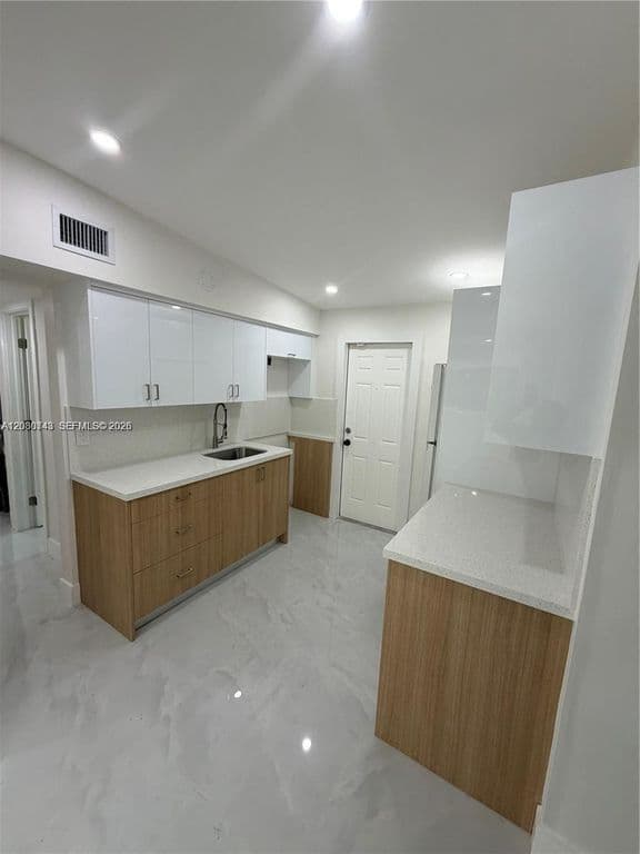 4+1 Müstakil ev — 2324 Service Rd