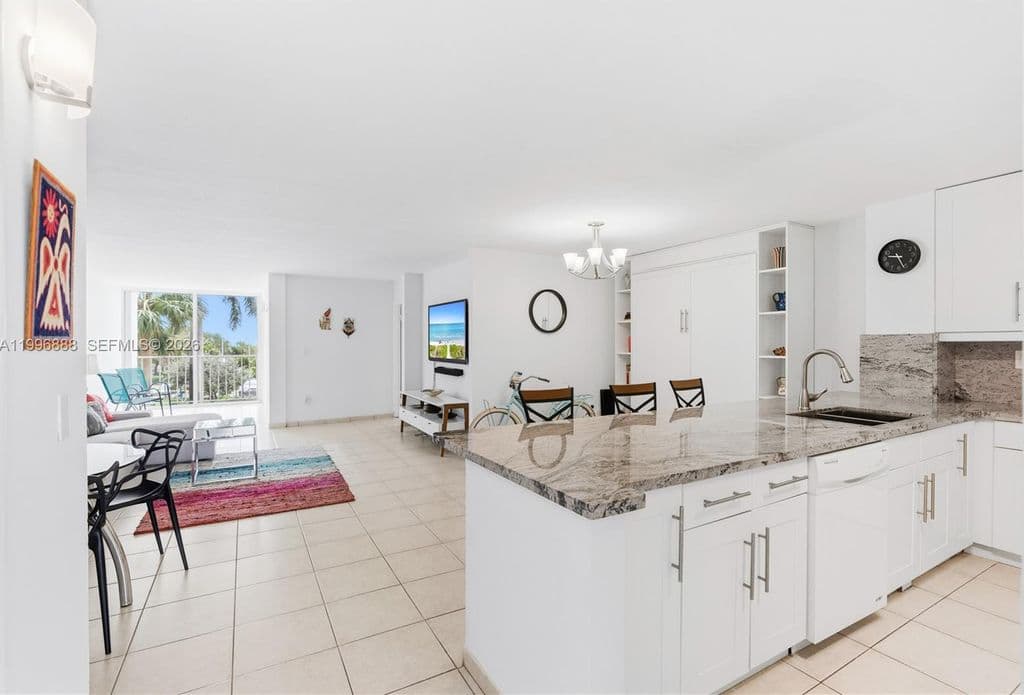 1+1 Condo — 6450 Collins Ave APT 204