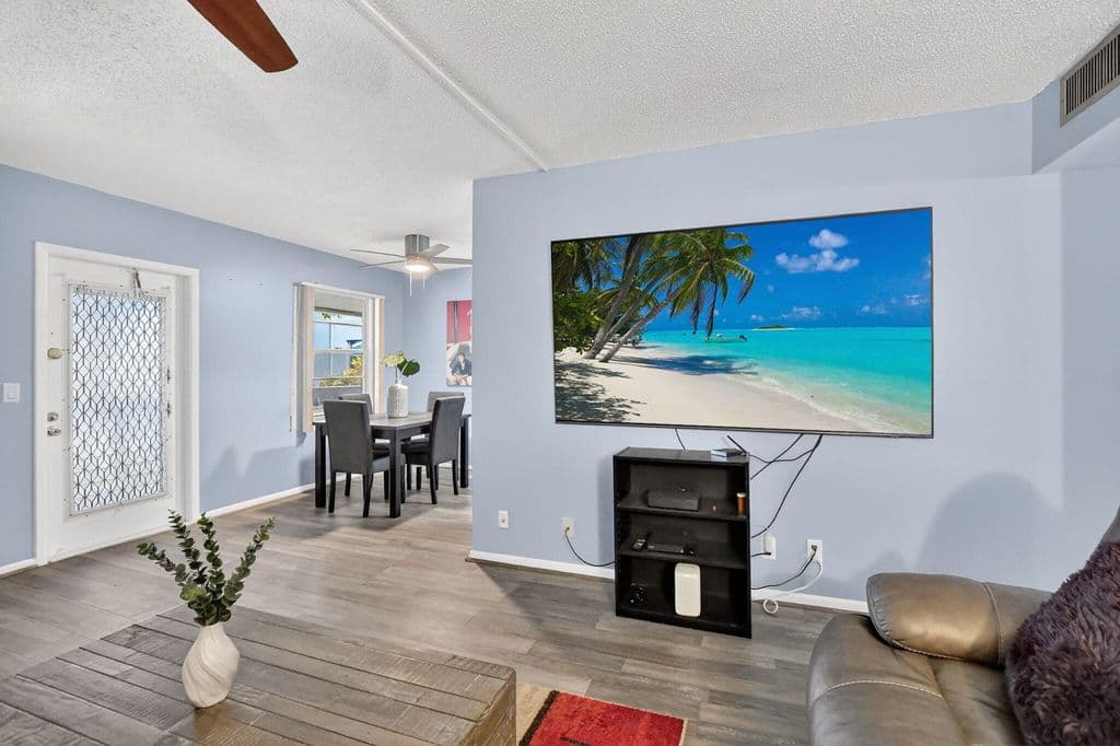 2-bedroom Condo — 262 Ventnor R