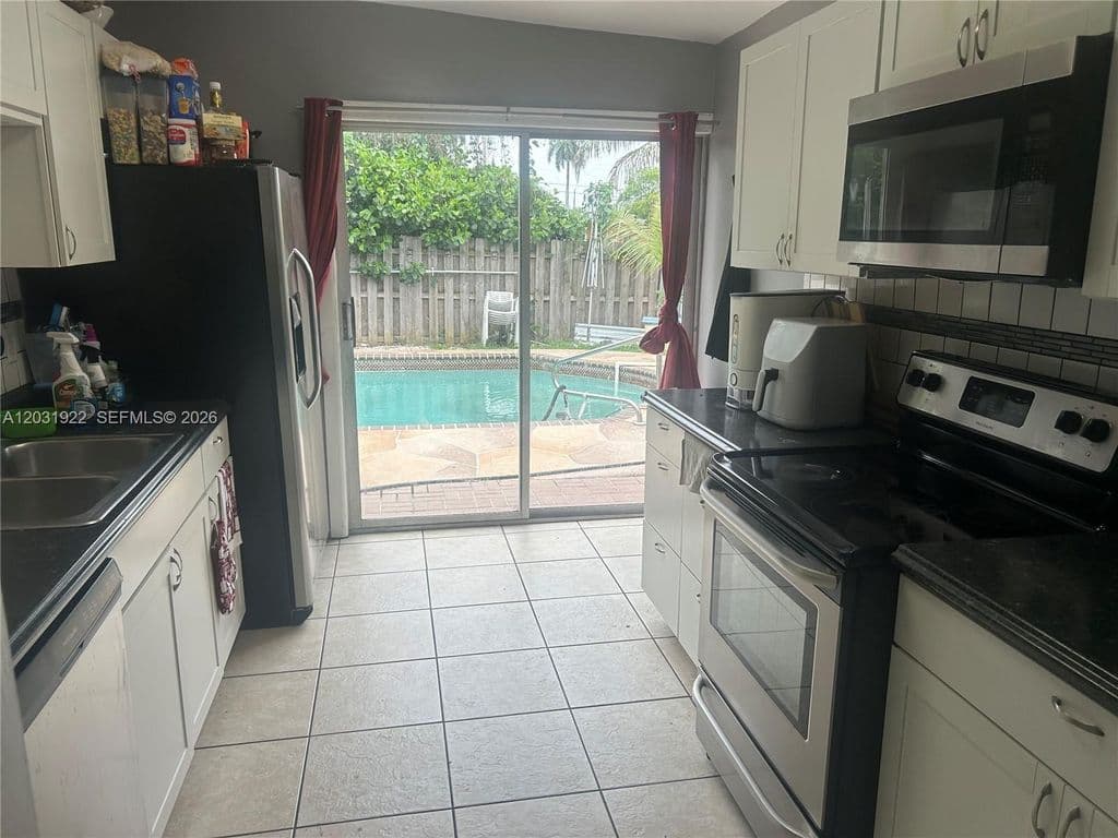 5-bedroom Single-Family Home — 5808 NW 20th St